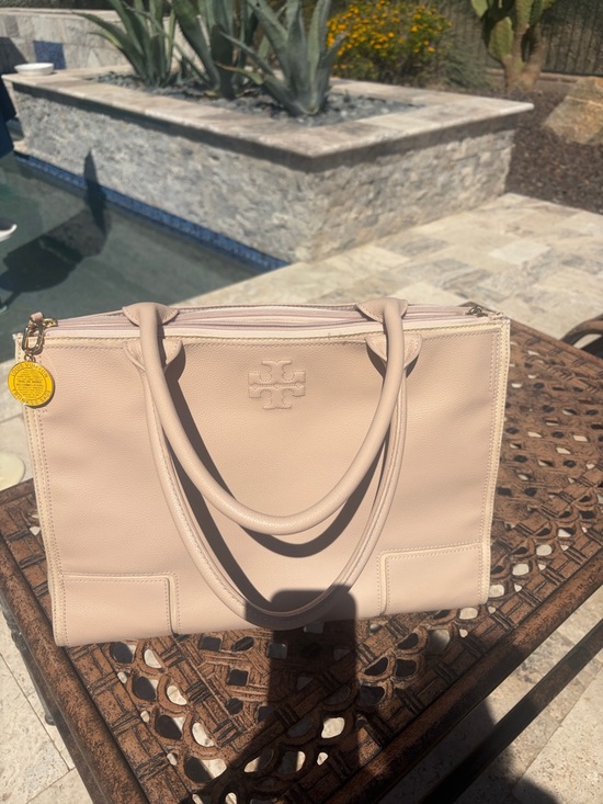 Tory Burch Handbags - Tory Burch Blush Pebbled Leather Tote with Logo Medallion EUC